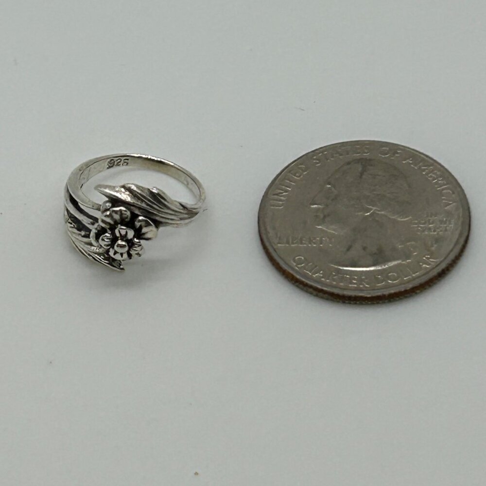 Sterling Silver Flower & Leaf Ring 925 Child Size 2.5 Floral Design Jewelry - Picture 5 of 11